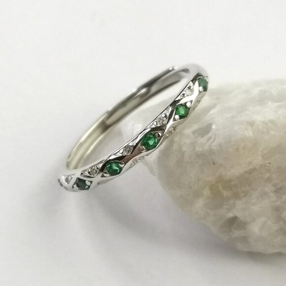 Emerald green CZ stacking ring size 7 in Sterling Silver adjustable - Picture 1 of 3